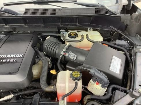 Used 2020 Chevrolet Silverado 1500 LTZ w/ LTZ Convenience Package AWD/4WD image 16
