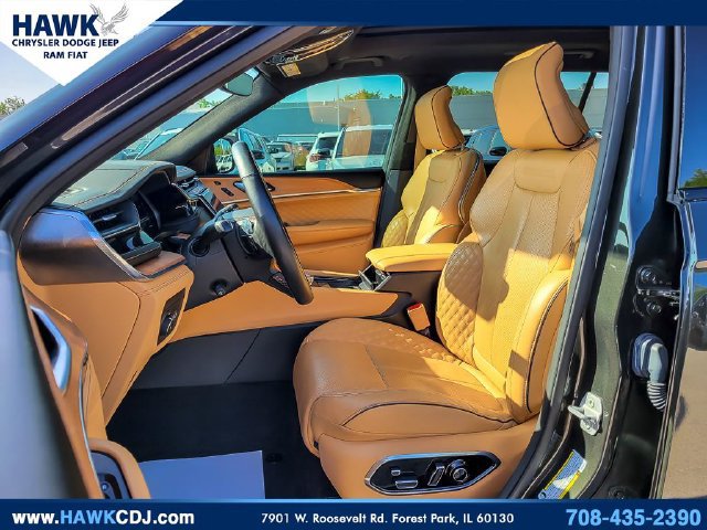 Used 2023 Jeep Grand Cherokee L Summit AWD/4WD image 8