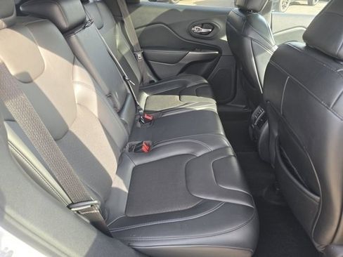 Used 2019 Jeep Cherokee Latitude Plus w/ Cold Weather Group image 29