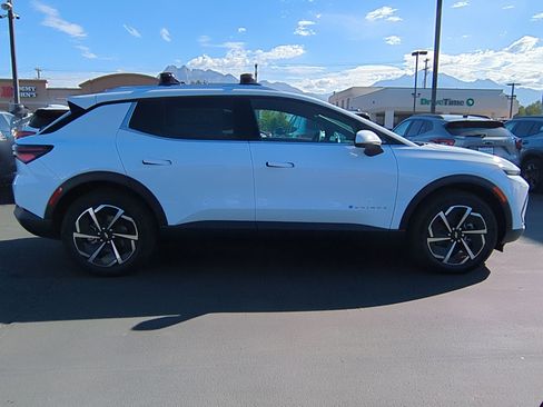 New 2026 Chevrolet Equinox EV LT image 6