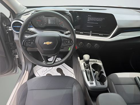Used 2026 Chevrolet Trax LS w/ LS Convenience Package FWD image 30