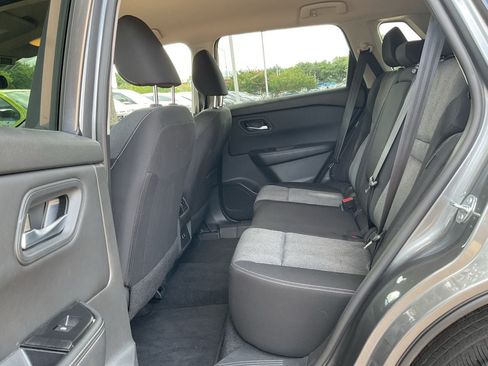 Used 2025 Nissan Rogue SV FWD image 10