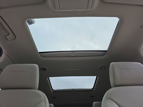 Used 2023 GMC Acadia Denali w/ Denali Ultimate Package image 13