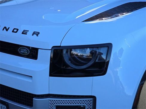 Used 2025 Land Rover Defender 90 S image 29