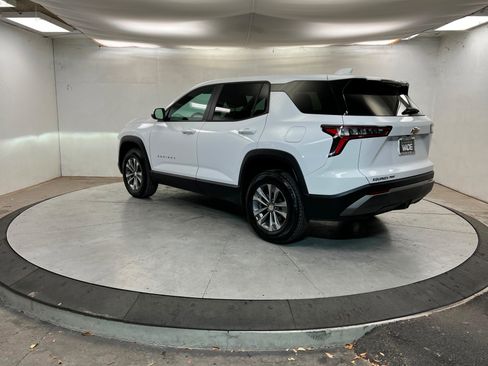 Used 2025 Chevrolet Equinox LT image 3