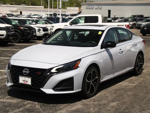Certified 2023 Nissan Altima 2.5 SR w/ SR Premium Package FWD image 6