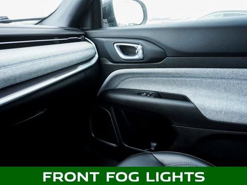 Used 2023 Jeep Compass Latitude image 26