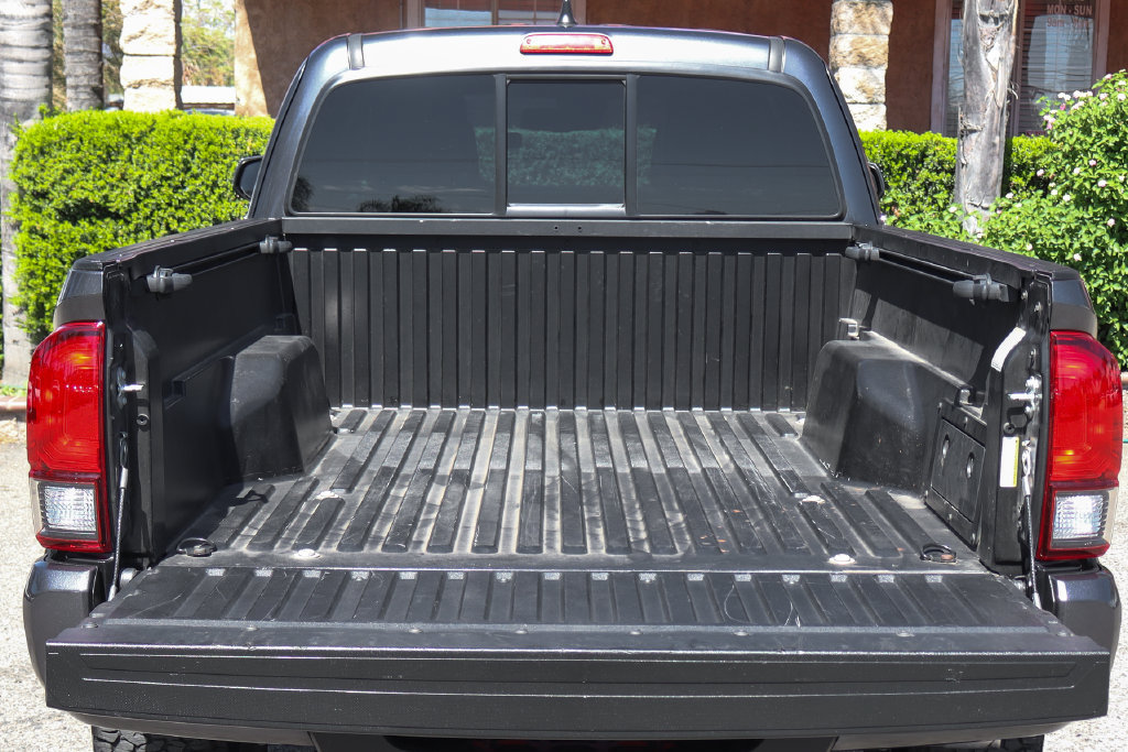 Used 2022 Toyota Tacoma SR5 AWD/4WD image 8