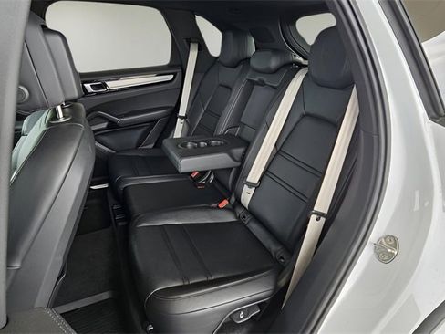 Used 2023 Porsche Cayenne image 20