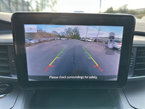 Used 2022 Ford Explorer XLT w/ Equipment Group 202A image 27