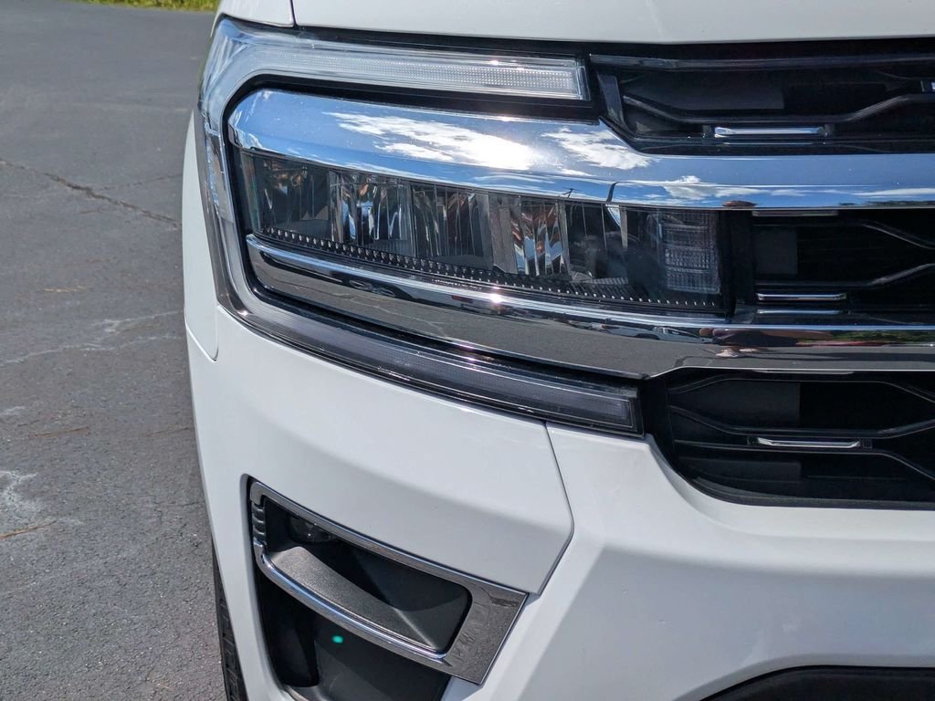 Used 2022 Ford Expedition Limited RWD image 10