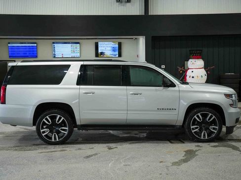 Used 2019 Chevrolet Suburban Premier image 4