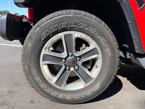 Used 2019 Jeep Wrangler Unlimited Sahara AWD/4WD image 11