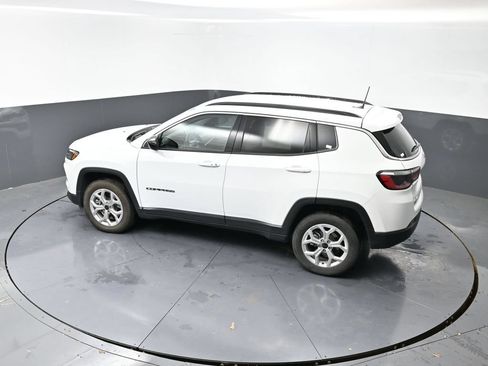 Used 2025 Jeep Compass Latitude AWD/4WD image 19
