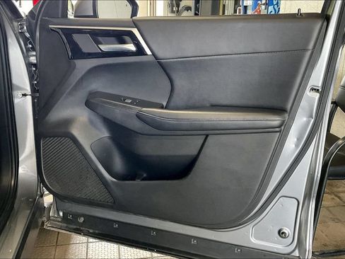 Used 2024 Mitsubishi Outlander SE FWD image 21