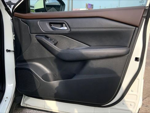 Used 2023 Nissan Rogue SV w/ SV Premium B Package image 22