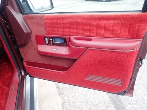 Used 1994 Chevrolet Suburban 2WD image 23