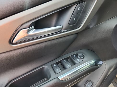 Used 2025 Chevrolet Traverse LT image 22