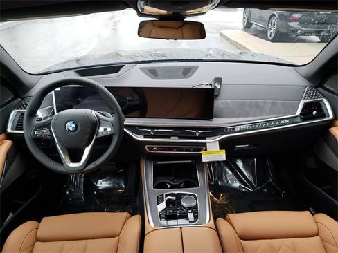 New 2026 BMW X5 xDrive50e w/ Premium Package image 13