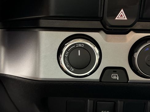 Used 2022 Toyota Tacoma SR5 AWD/4WD image 31