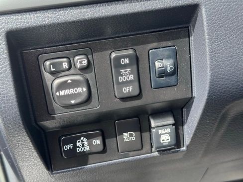 Used 2019 Toyota Tundra Platinum image 42