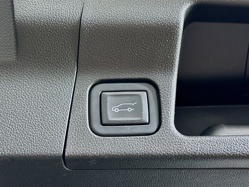 Used 2023 GMC Acadia SLE w/ Driver Convenience Package image 29