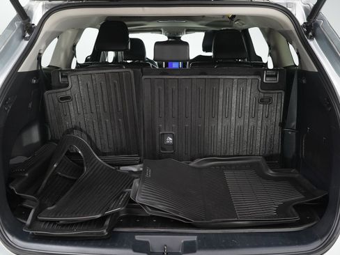 Used 2023 Toyota Highlander XLE image 9