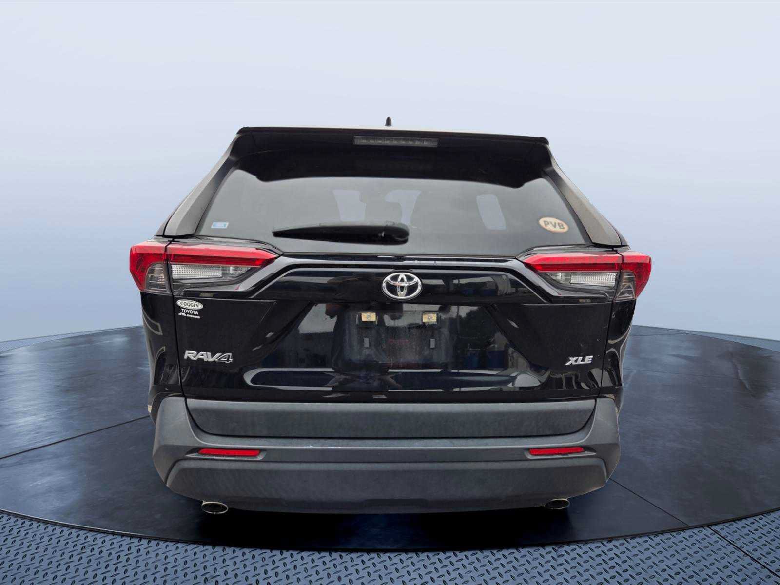 Used 2020 Toyota RAV4 XLE FWD image 3