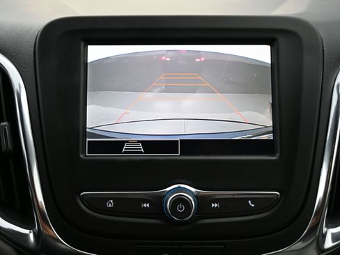 Used 2022 Chevrolet Equinox LS w/ LS Convenience Package image 17