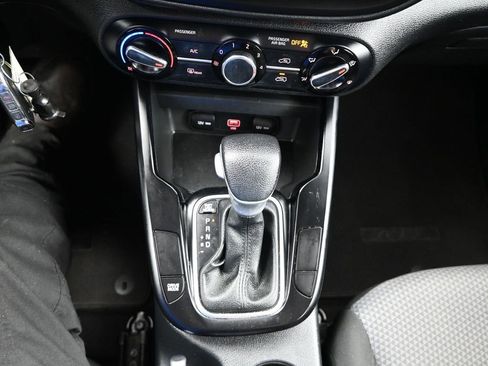 Used 2022 Kia Soul LX image 13