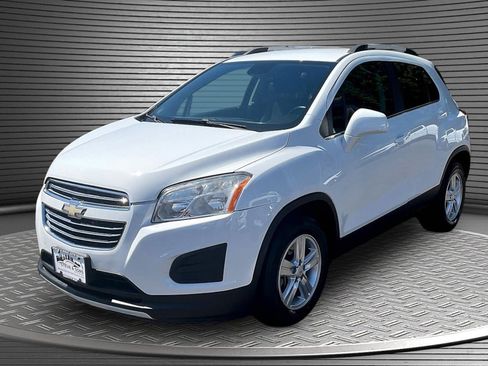 Used 2016 Chevrolet Trax LT w/ LT Convenience Package FWD image 3