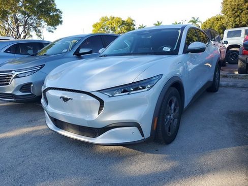 Used 2021 Ford Mustang Mach-E Select image 3