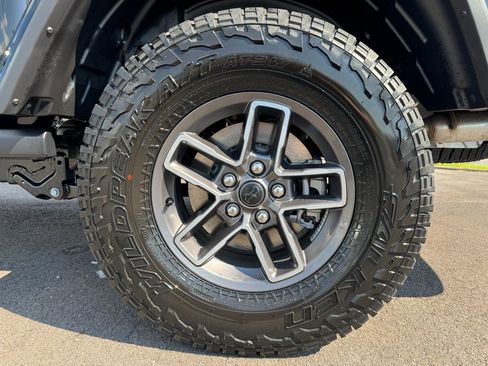 New 2025 Jeep Gladiator Mojave image 12