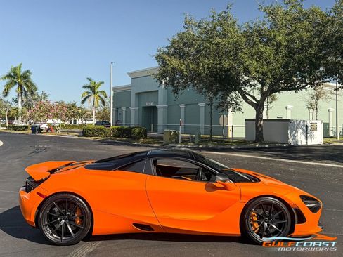 Used 2022 McLaren 720S Spider image 74