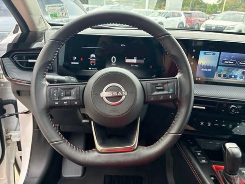 Used 2025 Nissan Kicks SR w/ Illumination Package FWD image 21