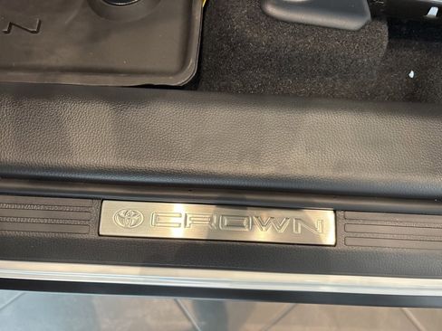 New 2025 Toyota Crown Signia Limited w/ Advanced Technology Package image 11