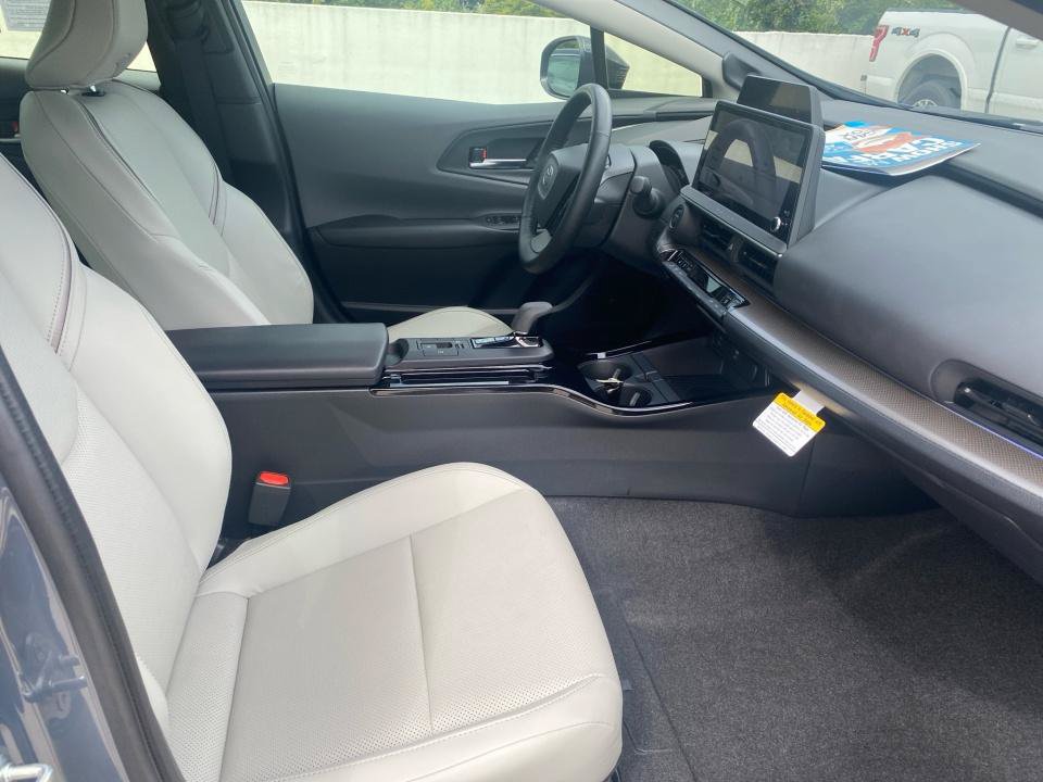 Used 2025 Toyota Prius Limited FWD image 32