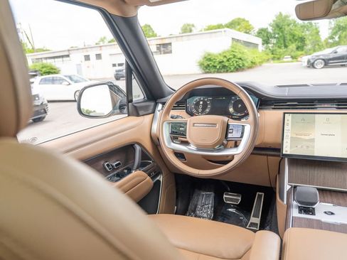 Certified 2025 Land Rover Range Rover Long Wheelbase SE AWD/4WD image 19