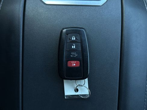 Used 2023 Toyota Highlander Platinum image 24