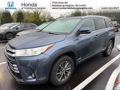 Used 2017 Toyota Highlander XLE w/ Carpet Mat Package image 1