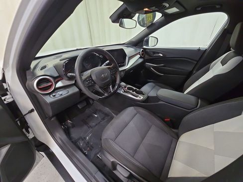 Certified 2024 Chevrolet Trax RS w/ Sunroof Package image 14