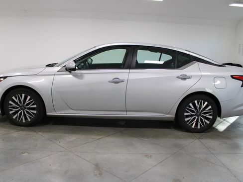 Used 2023 Nissan Altima 2.5 SV image 6