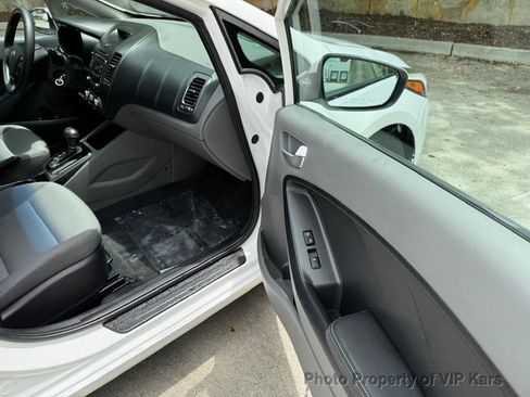Used 2017 Kia Forte LX FWD image 12