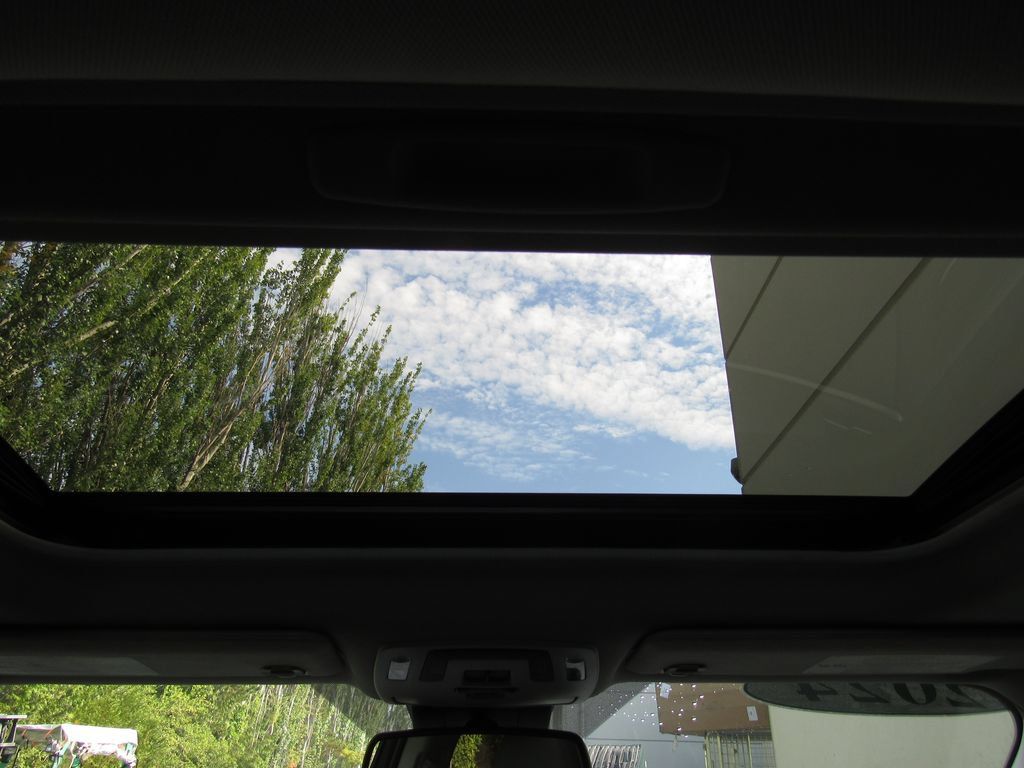 Certified 2024 Toyota Sienna XLE FWD image 30