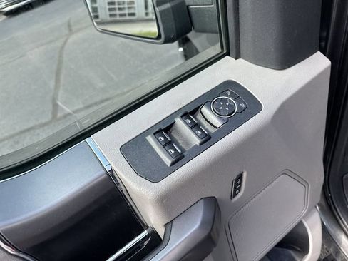 Used 2019 Ford F150 XLT w/ Equipment Group 302A Luxury AWD/4WD image 19