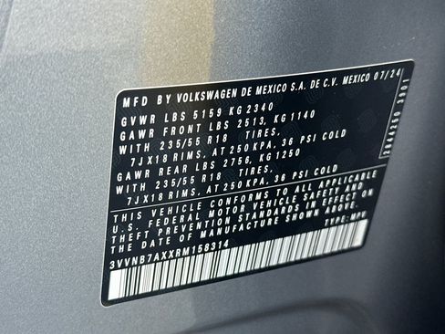 Used 2024 Volkswagen Tiguan SE image 39