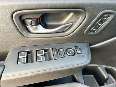 Used 2025 Honda Pilot EX-L image 17