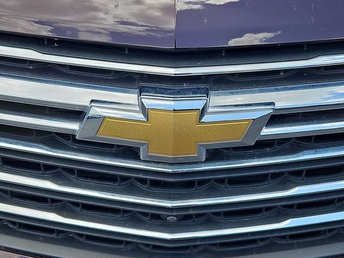 Used 2023 Chevrolet Traverse LT w/ LT Premium Package AWD/4WD image 11