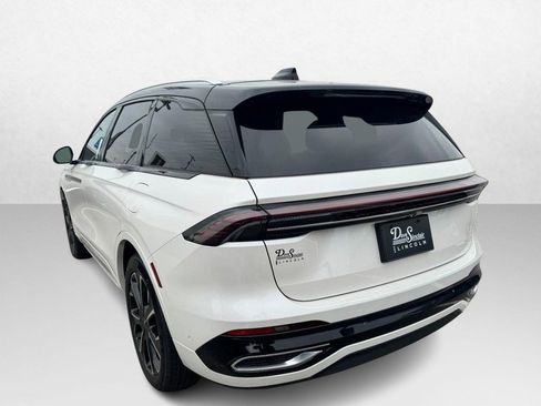 Certified 2024 Lincoln Nautilus Reserve image 7