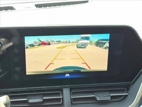 Used 2025 Chevrolet Trax LT FWD image 13
